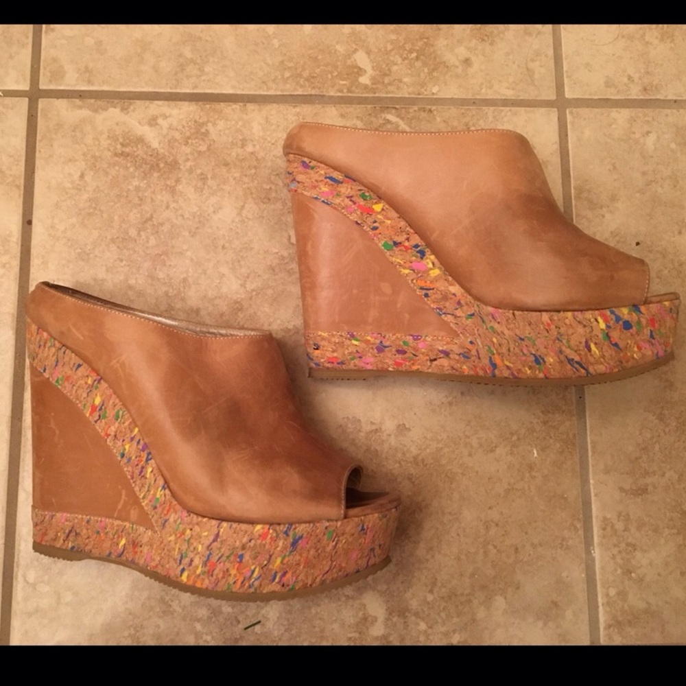 Ladies size 9 Dee Keller wedges